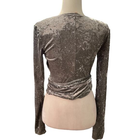We are HAH Top Notch Long Sleeve Gray Velvet Wrap Top Small NWT - Picture 2 of 5